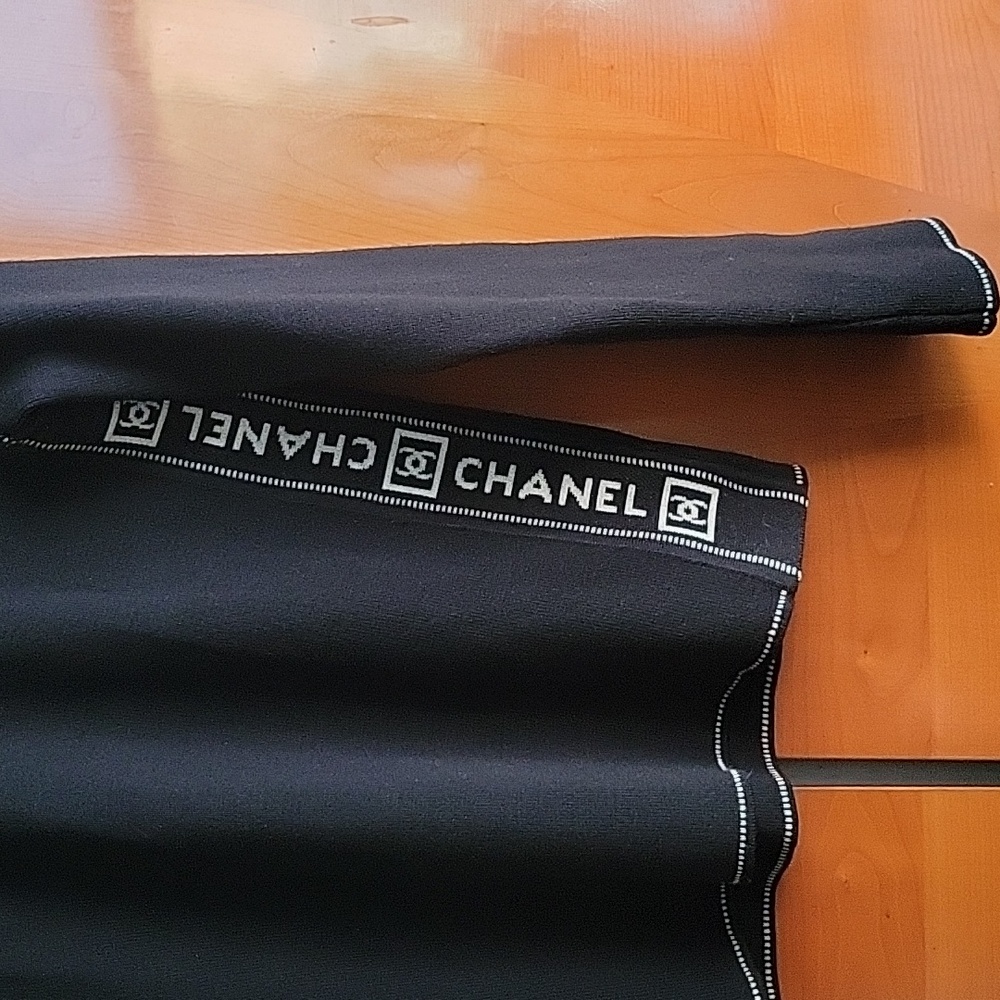 Chanel CC Logo Black Long Sleeve Top with White Decorative Stitching - Picture 4 of 15